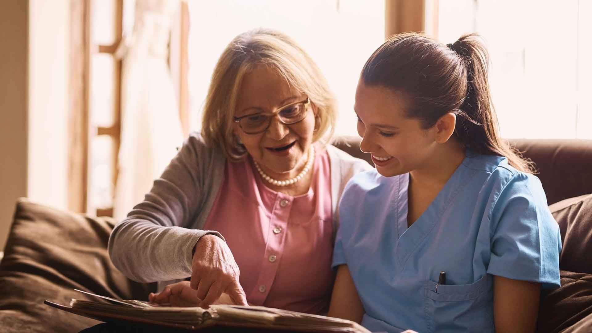 Tag en SOSU-uddannelse, mens du arbejder!